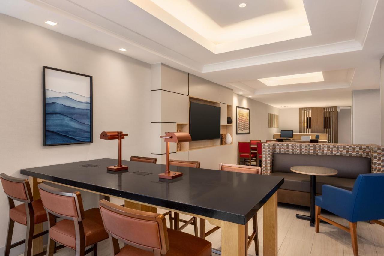 Holiday Inn Express & Suites Denver Airport By Ihg Exteriör bild