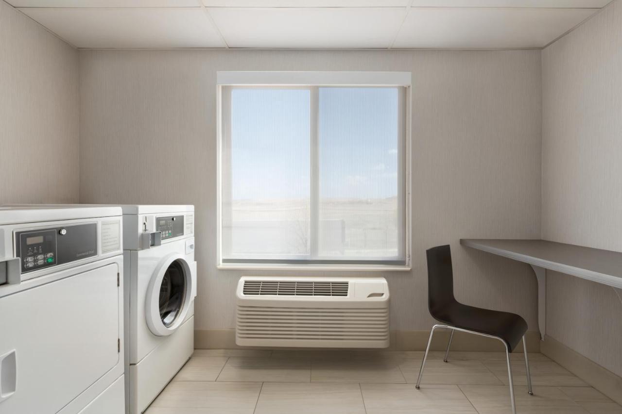 Holiday Inn Express & Suites Denver Airport By Ihg Exteriör bild