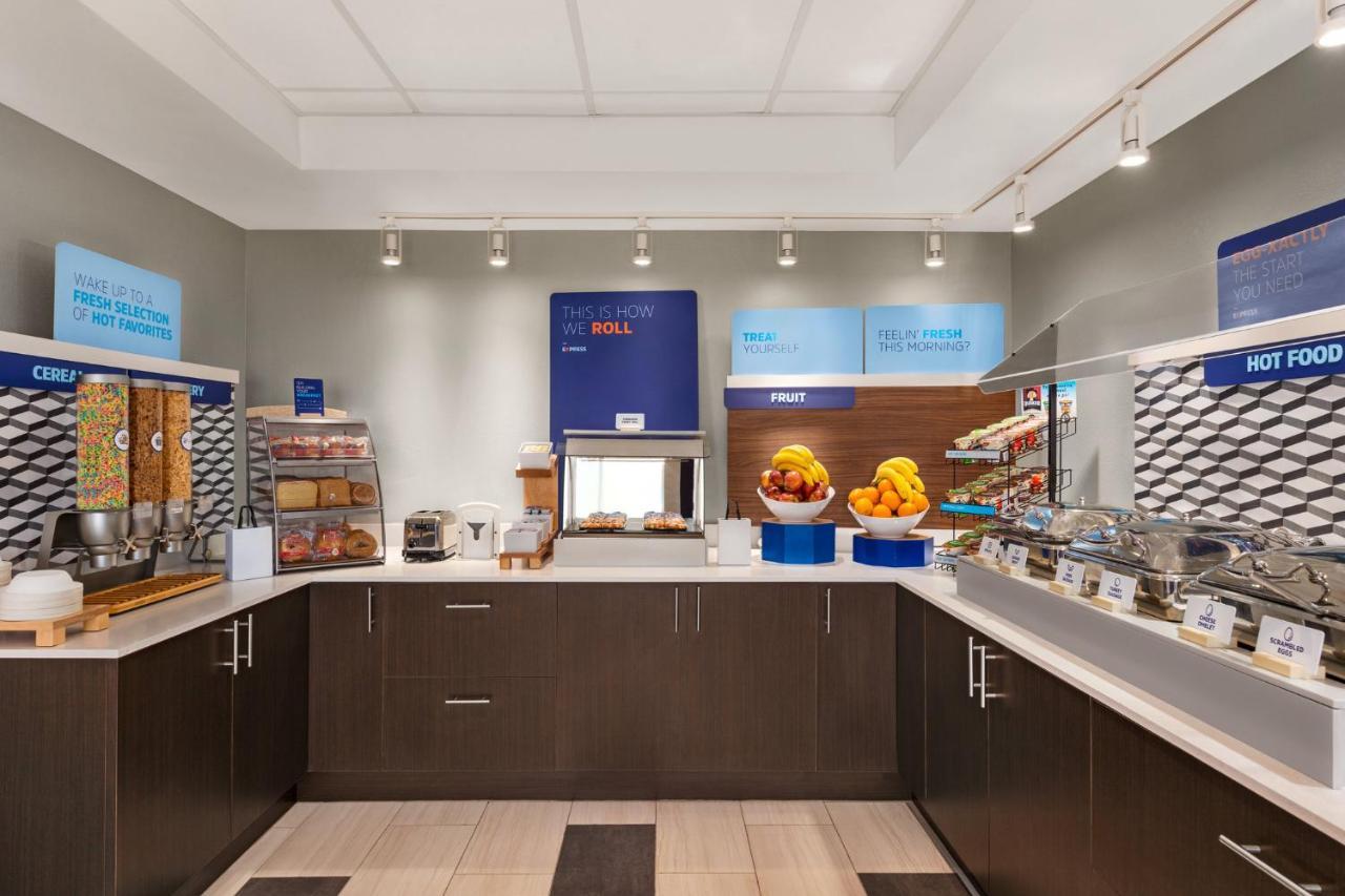 Holiday Inn Express & Suites Denver Airport By Ihg Exteriör bild